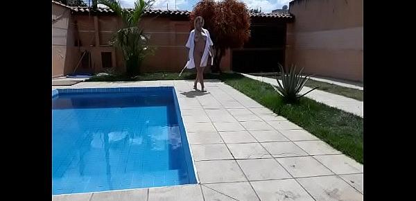  Mirella Mansur aprontando na piscina